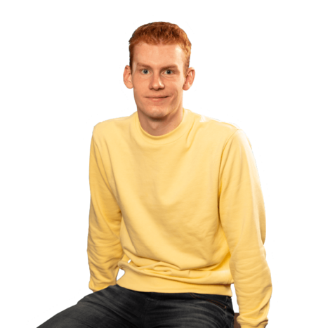Freisteller_Umriss_weiss_Nils_sitzend