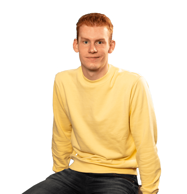 Freisteller_Umriss_weiss_Nils_sitzend